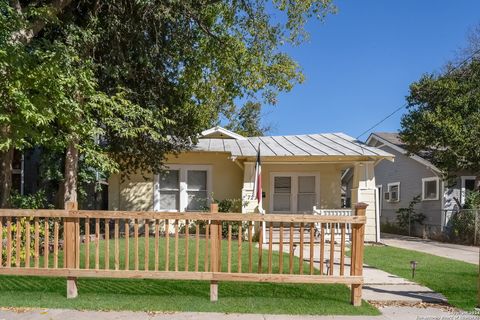 Single Family Residence in San Antonio TX 722 Aberdeen Pl.jpg