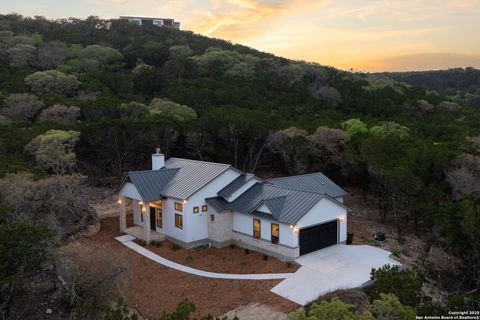 Single Family Residence in Mico TX 303 Pr 1733 1.jpg