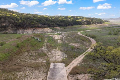 Single Family Residence in Mico TX 303 Pr 1733 36.jpg