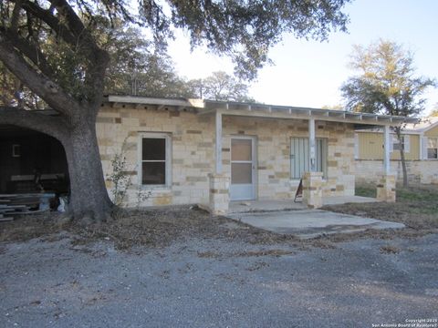 Single Family Residence in Bandera TX 9303 S Hwy 173.jpg