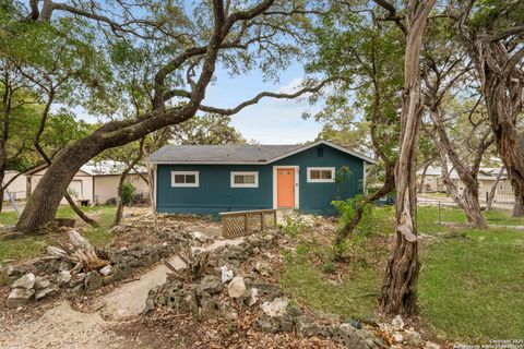 Single Family Residence in Pipe Creek TX 143 Park Dr.jpg