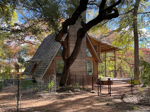 Single Family Residence in Utopia TX 412 Lebouf Rd.jpg