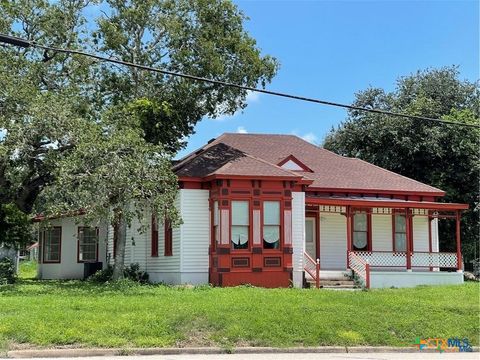 Single Family Residence in Goliad TX 351 N Jefferson Street.jpg