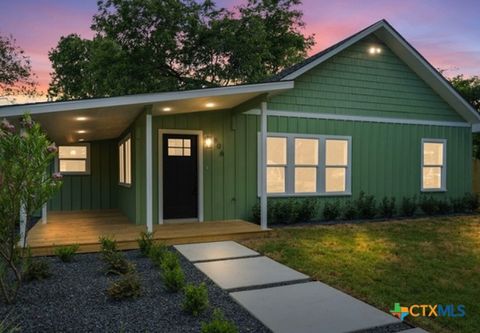 Single Family Residence in Hondo TX 806 21st Street.jpg