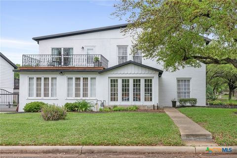 Single Family Residence in Beeville TX 1001 N Adams Street 46.jpg