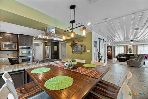 Single Family Residence in Beeville TX 1001 N Adams Street 17.jpg