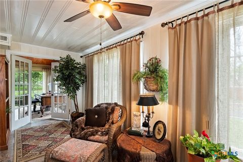 Single Family Residence in Beeville TX 1001 N Adams Street 25.jpg