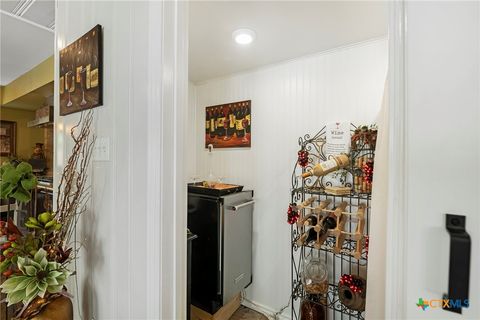 Single Family Residence in Beeville TX 1001 N Adams Street 21.jpg