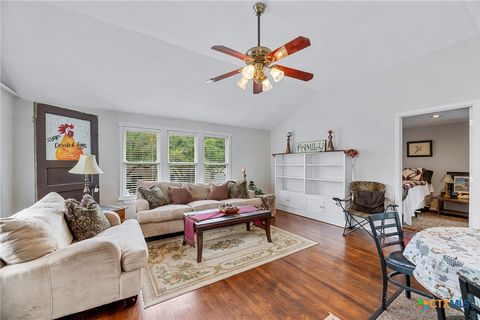Single Family Residence in Beeville TX 1001 N Adams Street 38.jpg