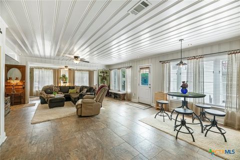 Single Family Residence in Beeville TX 1001 N Adams Street 19.jpg