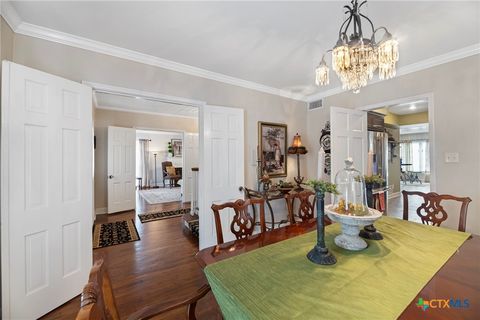 Single Family Residence in Beeville TX 1001 N Adams Street 7.jpg
