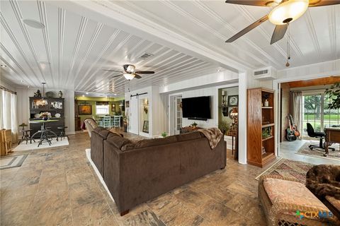 Single Family Residence in Beeville TX 1001 N Adams Street 24.jpg