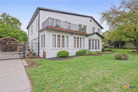 Single Family Residence in Beeville TX 1001 N Adams Street 44.jpg