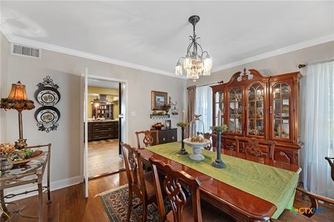 Single Family Residence in Beeville TX 1001 N Adams Street 5.jpg