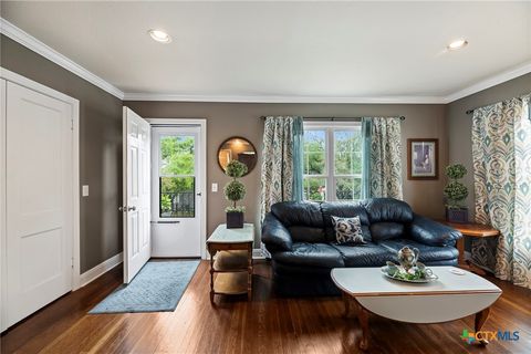 Single Family Residence in Beeville TX 1001 N Adams Street 30.jpg
