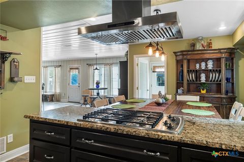 Single Family Residence in Beeville TX 1001 N Adams Street 14.jpg