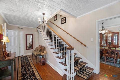 Single Family Residence in Beeville TX 1001 N Adams Street 8.jpg