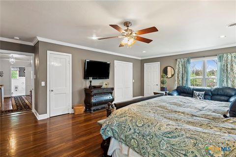 Single Family Residence in Beeville TX 1001 N Adams Street 28.jpg