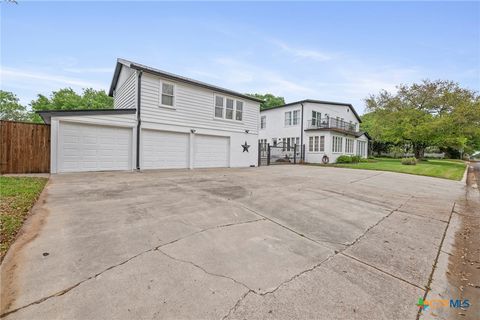 Single Family Residence in Beeville TX 1001 N Adams Street 43.jpg
