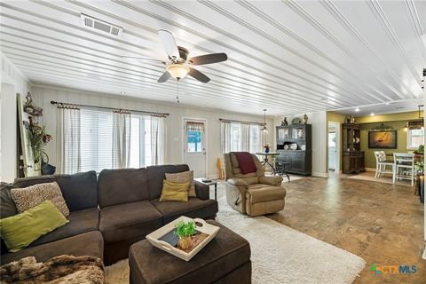 Single Family Residence in Beeville TX 1001 N Adams Street 22.jpg