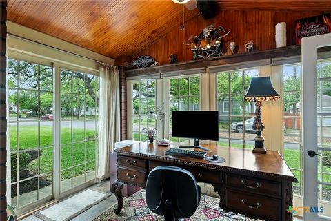 Single Family Residence in Beeville TX 1001 N Adams Street 26.jpg