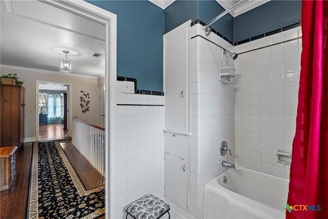 Single Family Residence in Beeville TX 1001 N Adams Street 32.jpg