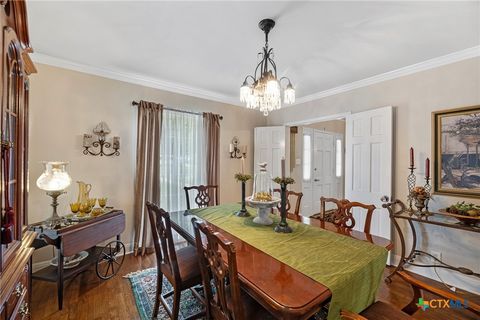 Single Family Residence in Beeville TX 1001 N Adams Street 6.jpg