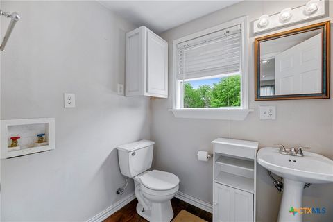 Single Family Residence in Beeville TX 1001 N Adams Street 40.jpg