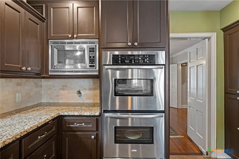 Single Family Residence in Beeville TX 1001 N Adams Street 13.jpg