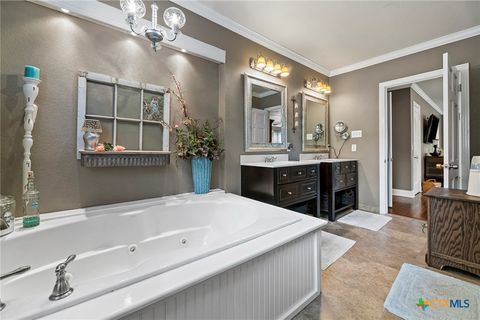Single Family Residence in Beeville TX 1001 N Adams Street 31.jpg