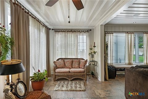 Single Family Residence in Beeville TX 1001 N Adams Street 23.jpg
