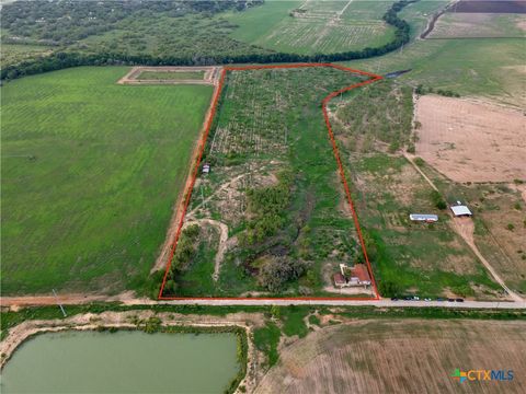Single Family Residence in Devine TX 1236 County Road 7611.jpg