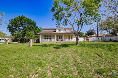 Single Family Residence in Goliad TX 344 W High Street.jpg