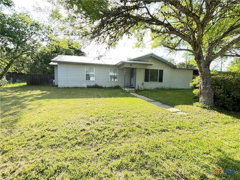 Single Family Residence in Goliad TX 348 N Burke Street.jpg