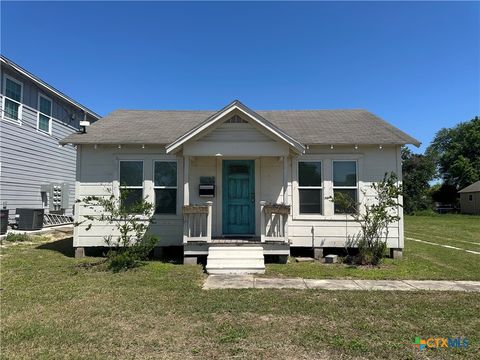 Single Family Residence in Refugio TX 506 Alamo St.jpg
