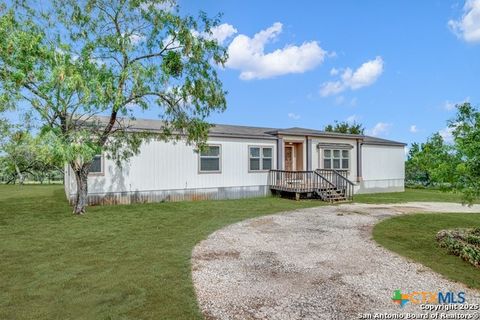 Manufactured Home in Lytle TX 6 River Bluff Drive.jpg