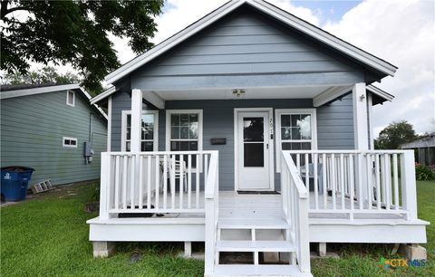Single Family Residence in Refugio TX 207 James Street.jpg
