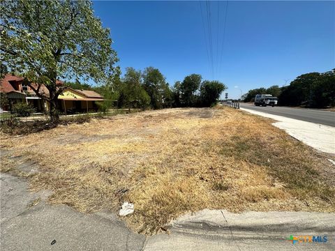  in New Braunfels TX 295 S West End Avenue.jpg