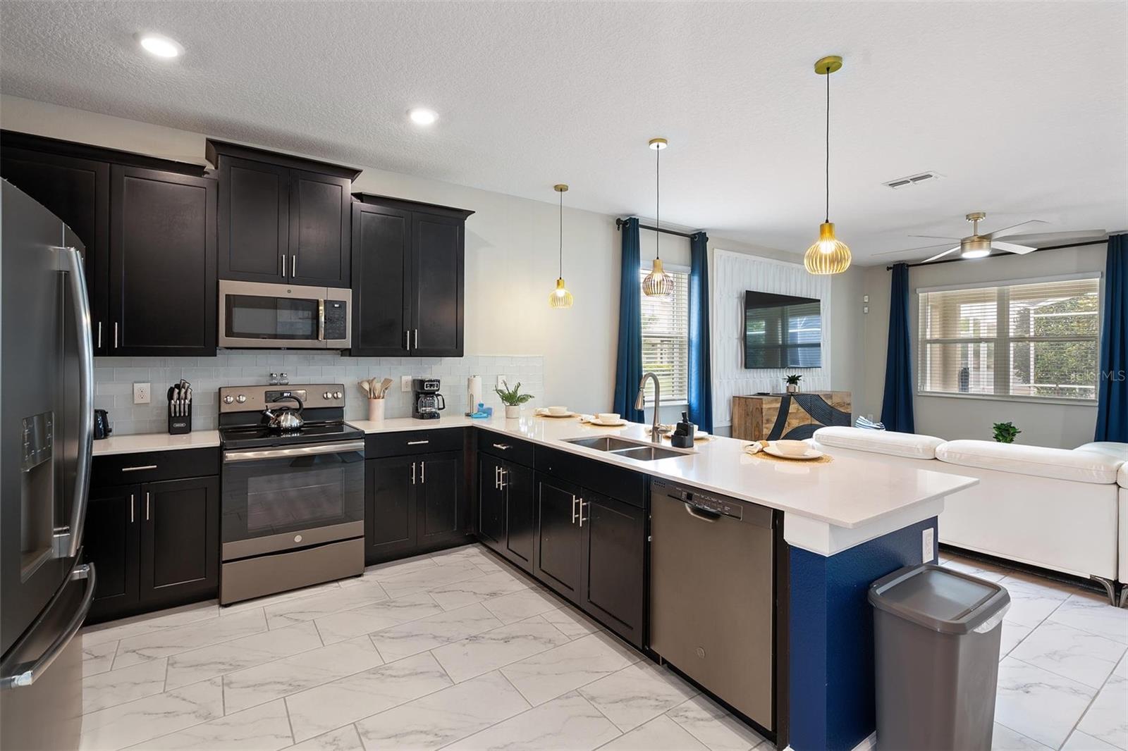 870 Drop Shot Dr, Davenport, FL 33896 photo
