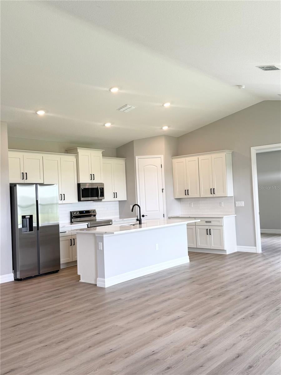 6932 San Bruno Dr, Sebring, FL 33872 photo