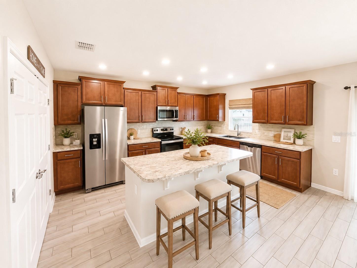 352 Blue Lake Cir, Kissimmee, FL 34758 photo