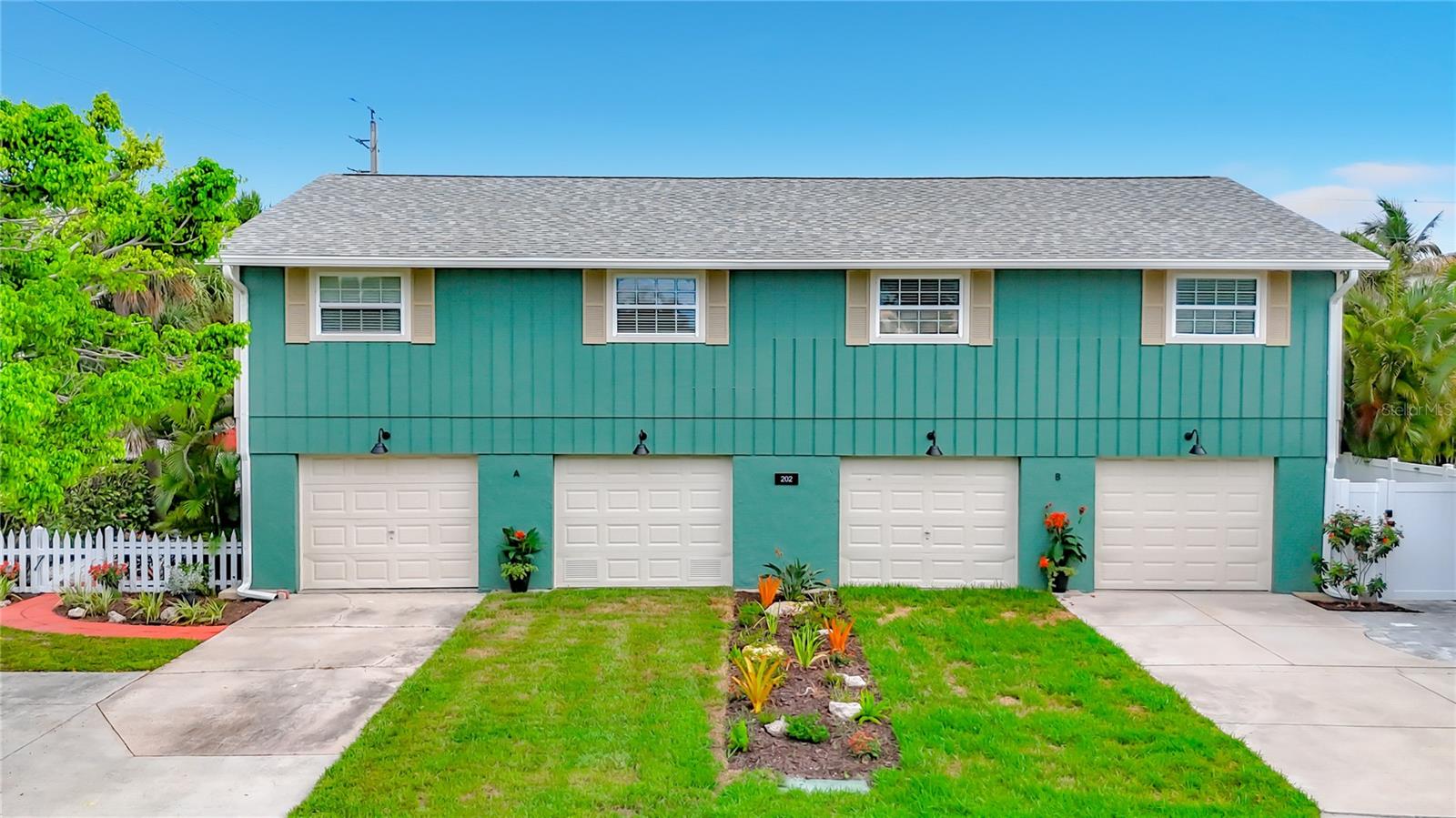 202 Peacock Ln, Holmes Beach, FL 34217