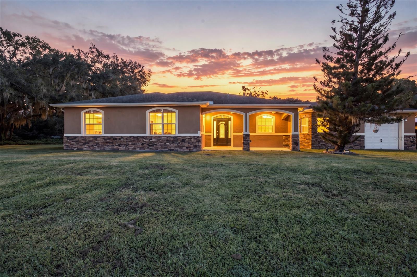 1208 W Baker St, Plant City, FL 33563 photo
