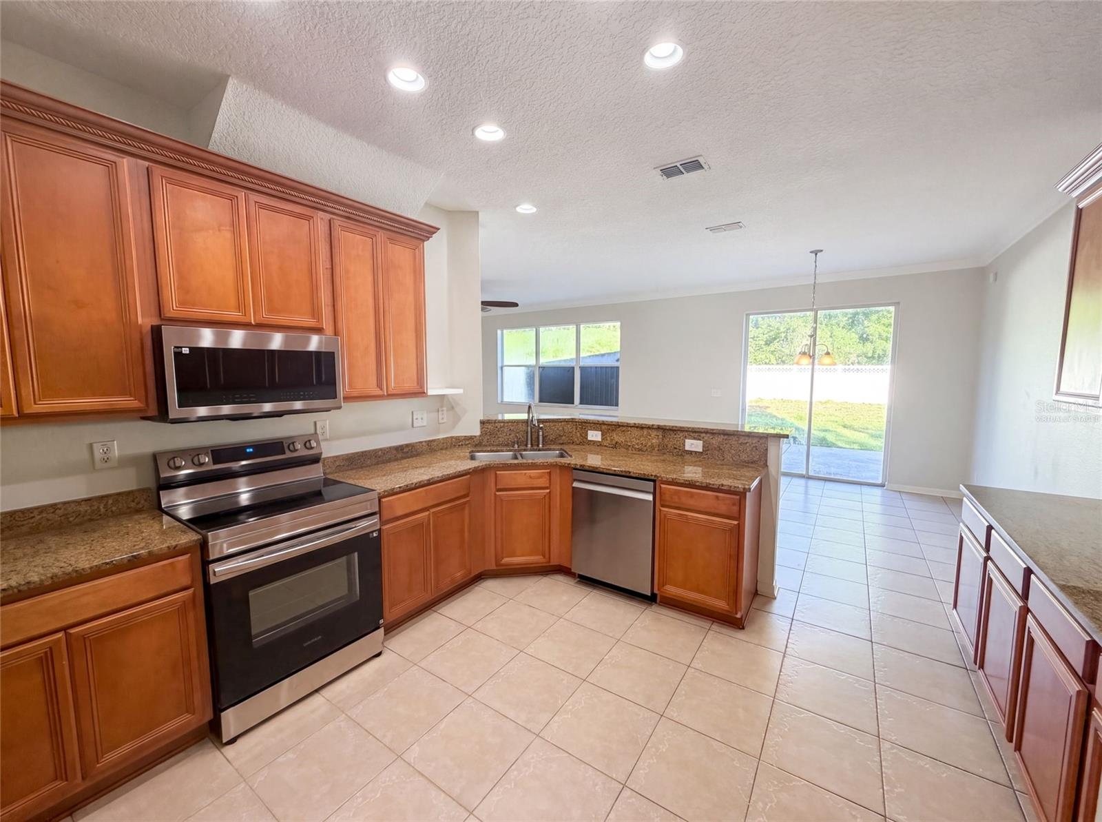 31628 Spoonflower Cir, Wesley Chapel, FL 33545 photo