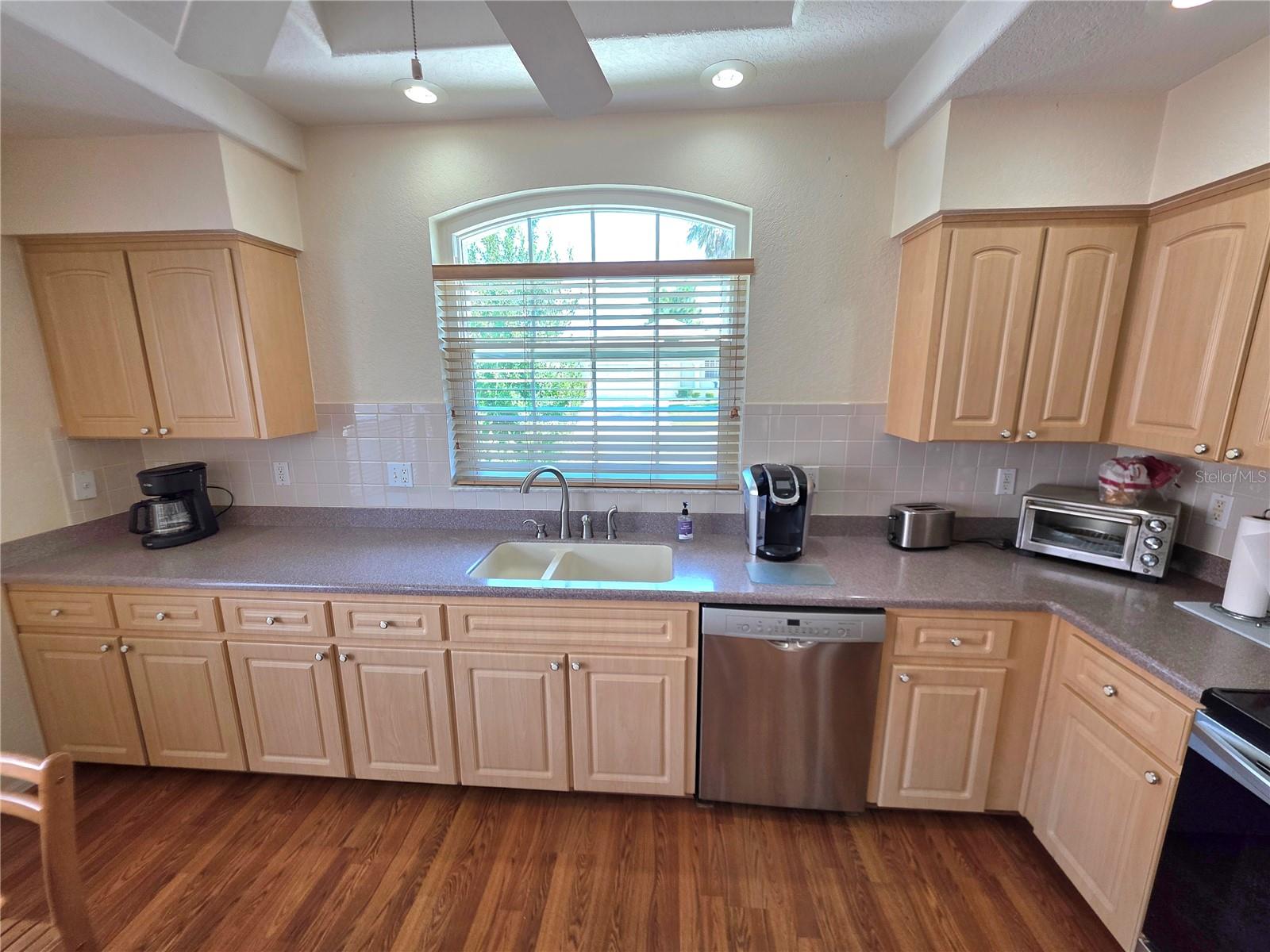 225 Royal Palm Way, Spring Hill, FL 34608 photo