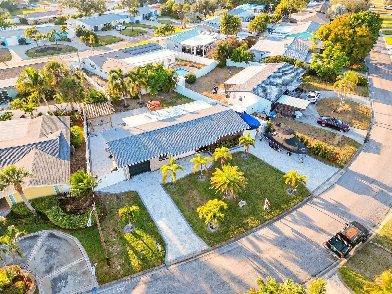 5235 40 St, Saint Petersburg, FL 33711 photo