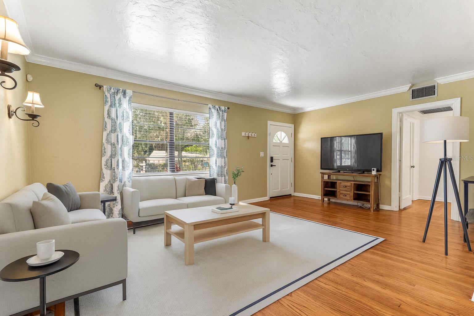 37 E Vanderbilt St, Orlando, FL 32804 photo