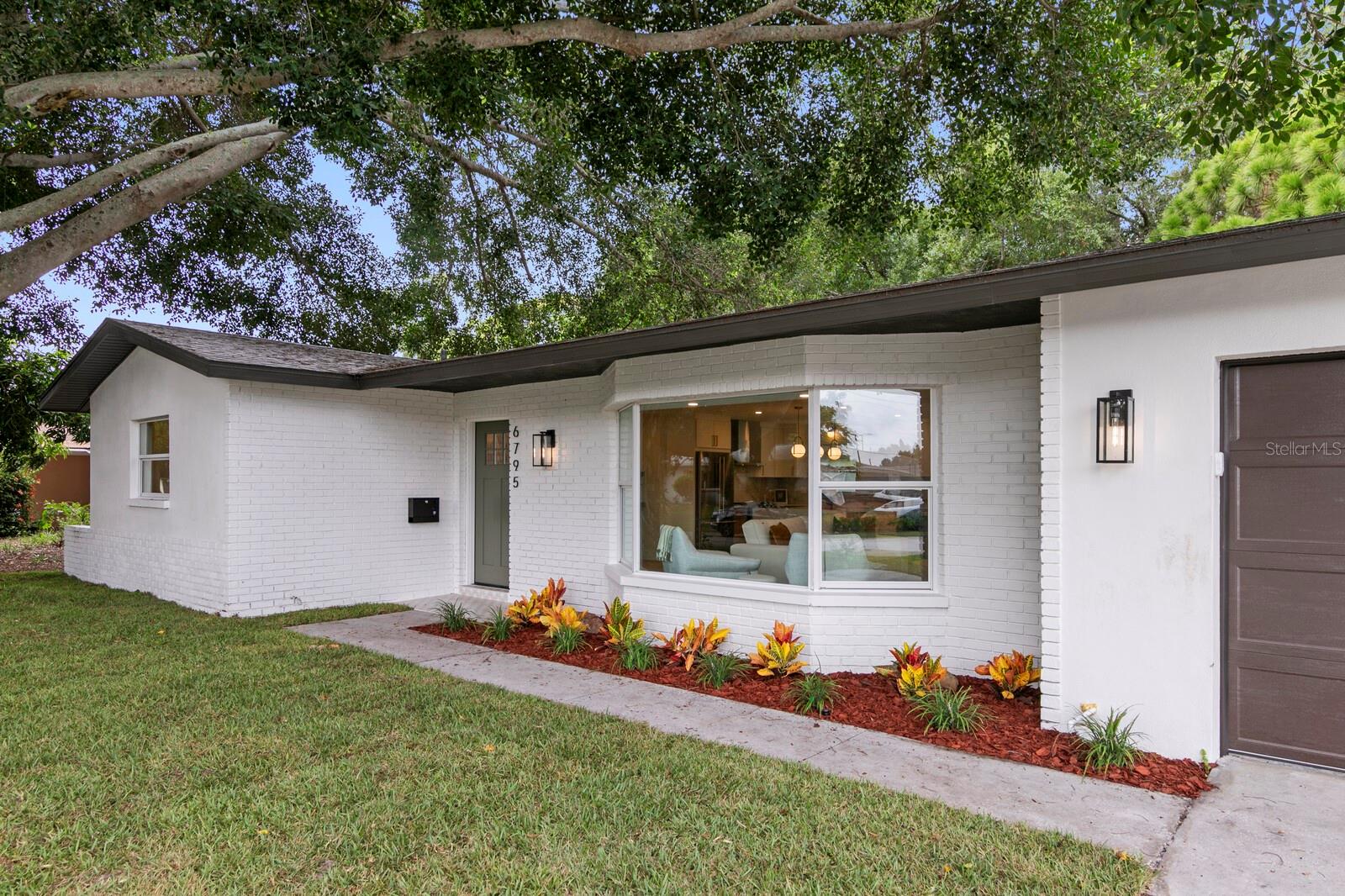 6795 14 St, Saint Petersburg, FL 33705 photo