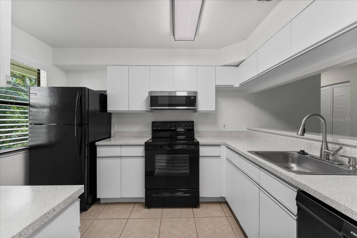 3001 58 Ave #1106, Saint Petersburg, FL 33712 photo