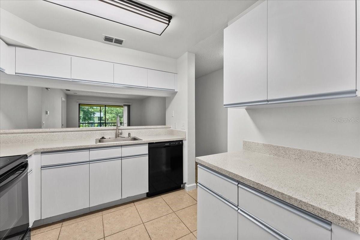 3001 58 Ave #1106, Saint Petersburg, FL 33712 photo